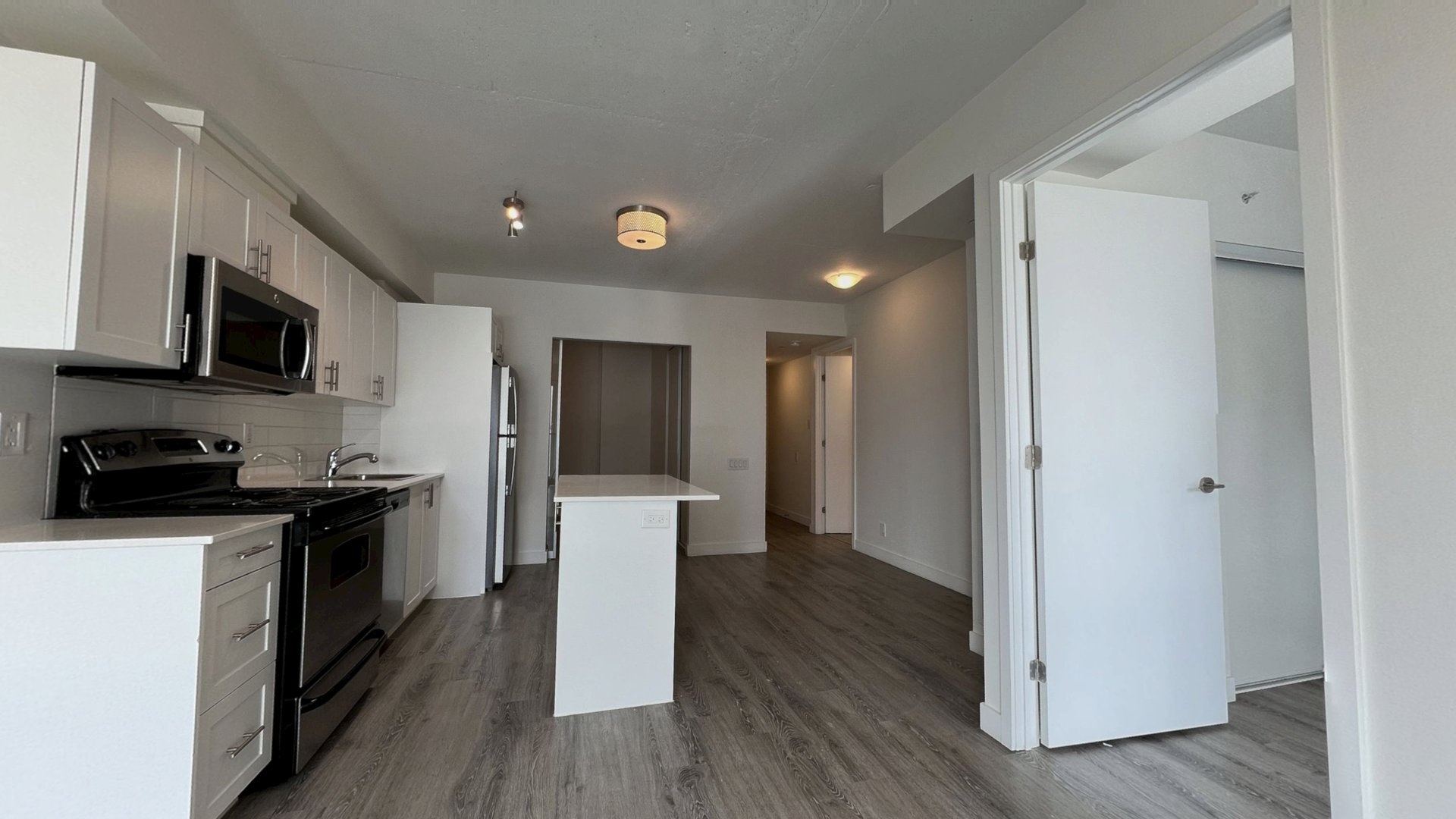 100 Bond Rose D, 2 BR