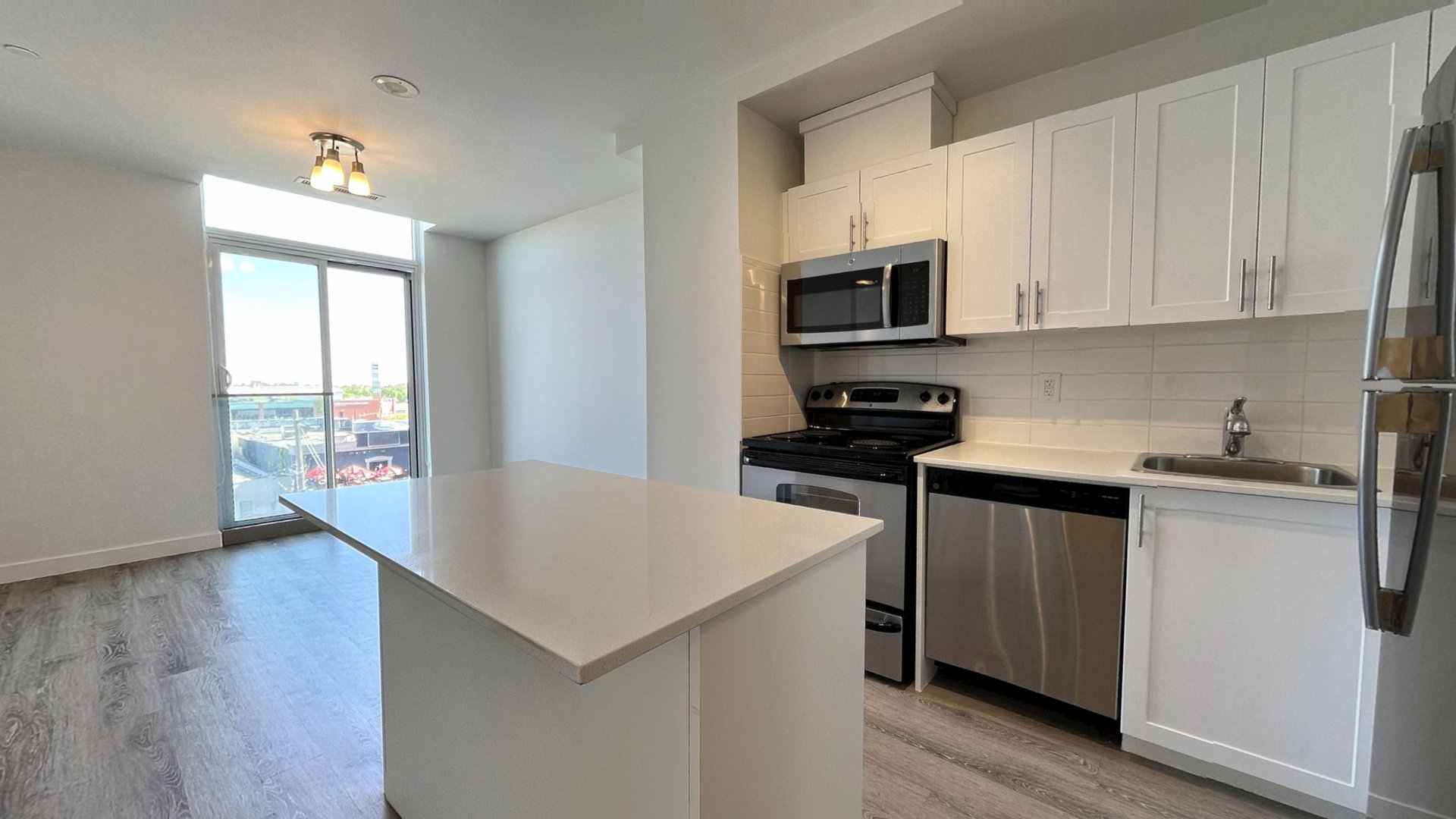 100 Bond Tang J, 1 BR